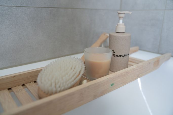 Badaccessoires Hochwertiges Badaccessoires im modernen Badezimmer der Ferienwohnung Düring